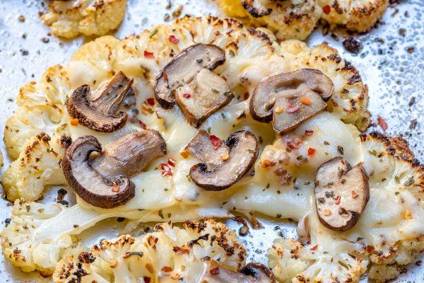 These Clean Eating Cheesy Cauliflower Mushroom Steaks are SERIOUSLY ...