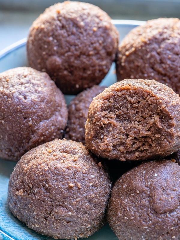 Rachel Maser's Chocolate PB Protein Bites