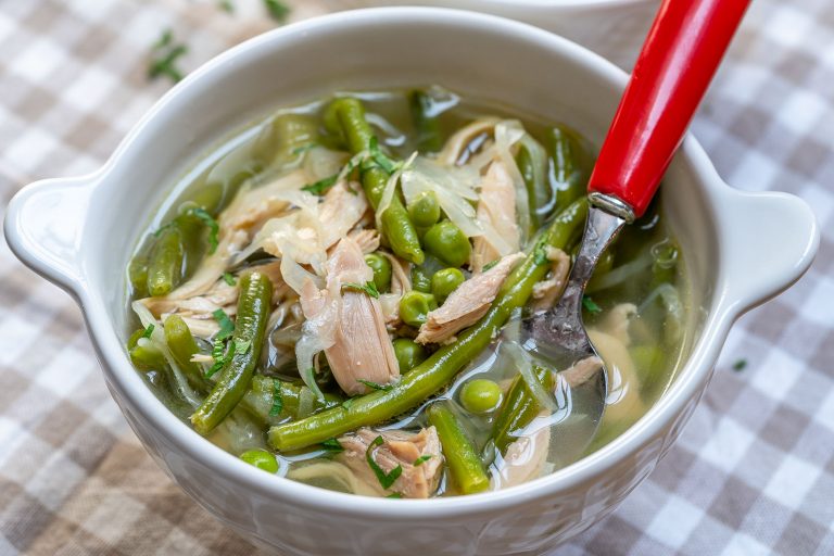 Eat this Cabbage Detox Chicken Soup to Reduce Bloat and Shed Water Weight! Clean Food Crush