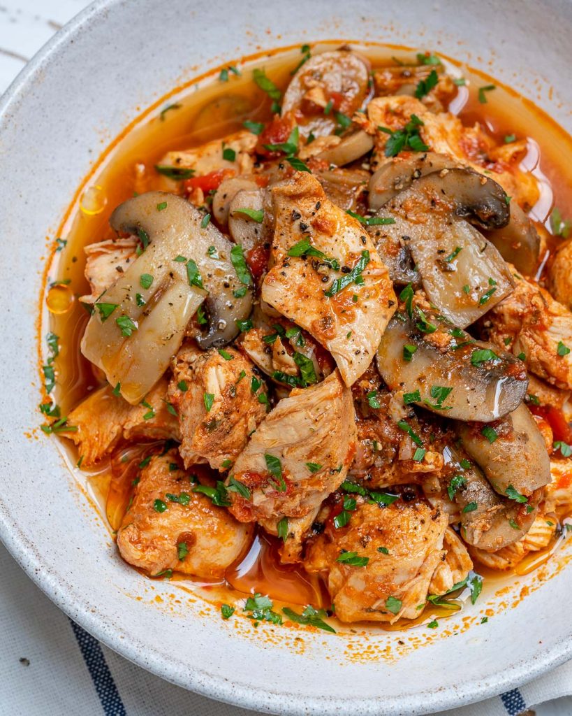 Try this Crockpot Chicken with Peppers and Mushrooms for Clean Eating