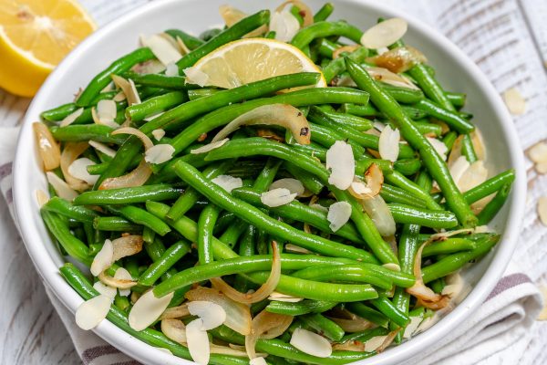 Lemony Sautéed Green Beans for a Yummy Clean Eating Approved Side Dish ...