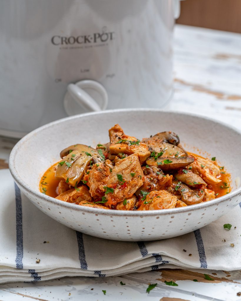 Try this Crockpot Chicken with Peppers and Mushrooms for Clean Eating