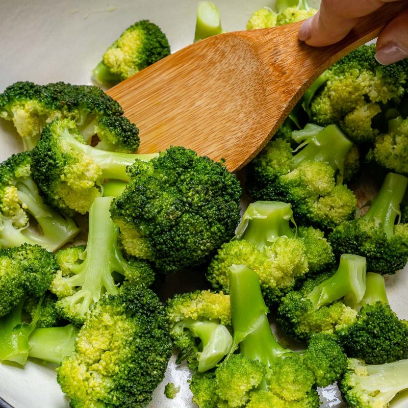 This Broccoli + Mushroom Beef Stir-fry is a Clean Eating Win! | Clean
