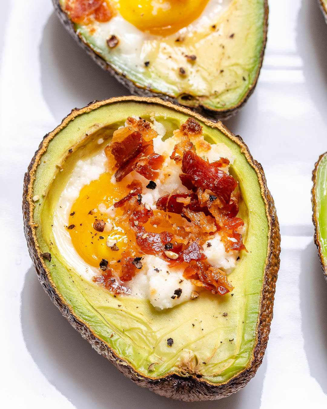 https://cleanfoodcrush.com/wp-content/uploads/2019/06/Breakfast-Avocado-Egg-Cups-with-Bacon.jpg