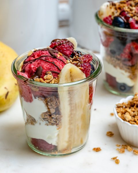 Clean Eating Mornings: Banana Split Breakfast Jars! | Clean Food Crush