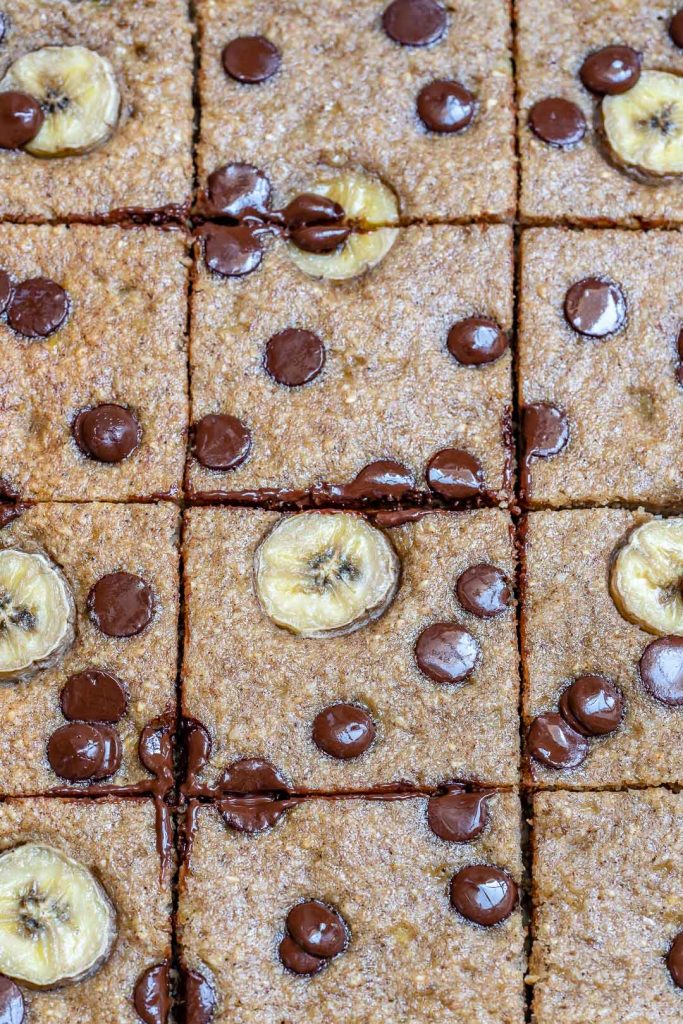 Make these Oatmeal Chocolate Chip Banana Bars for a Clean Treat