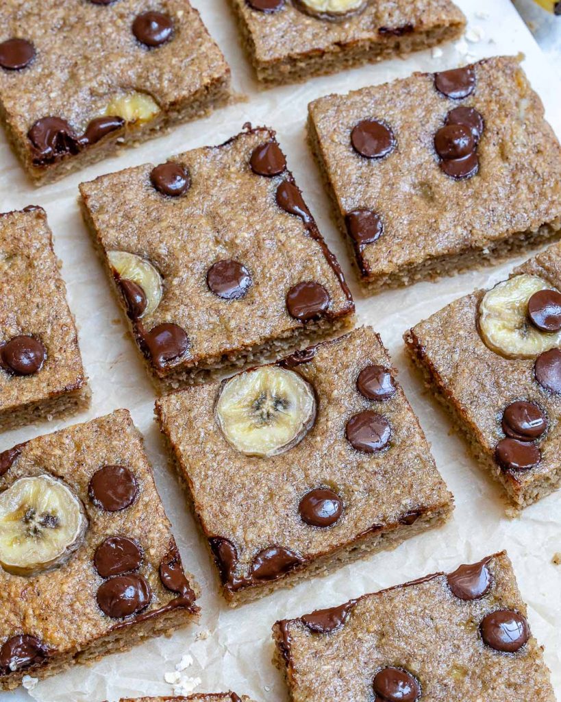 Make these Oatmeal Chocolate Chip Banana Bars for a Clean Treat