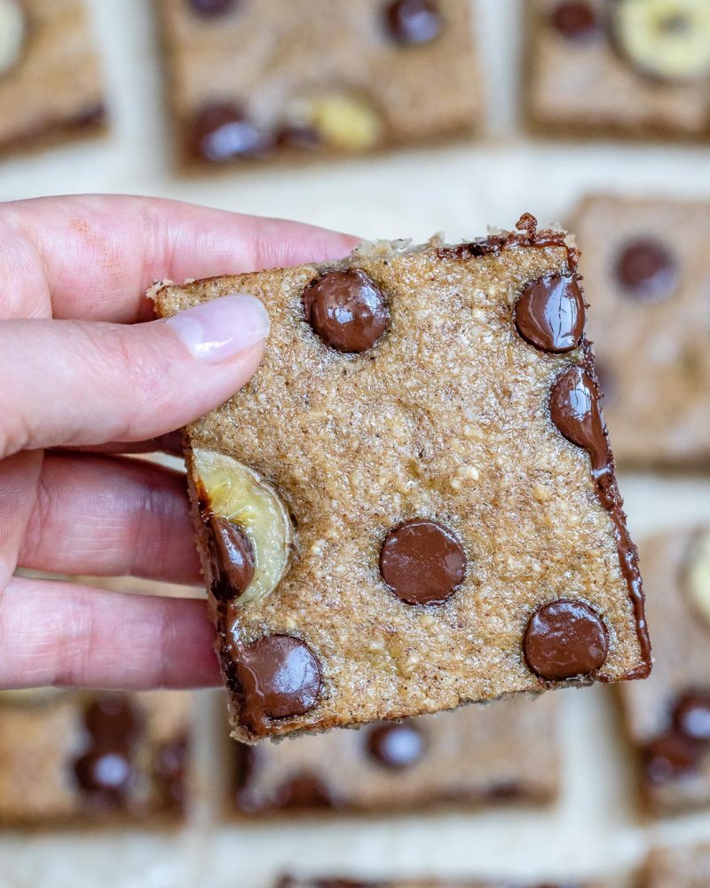 Make these Oatmeal Chocolate Chip Banana Bars for a Clean Treat