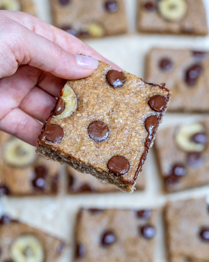Make these Oatmeal Chocolate Chip Banana Bars for a Clean Treat! Clean Food Crush