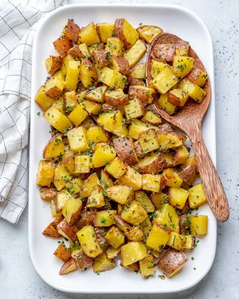 These Crispy Garlic Herb Roasted Potatoes Make a Delicious Side-Dish ...