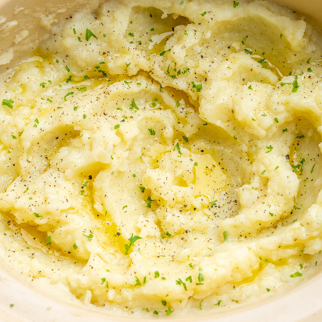 https://cleanfoodcrush.com/wp-content/uploads/2021/01/Crockpot-mashed-potatoes-10.jpg