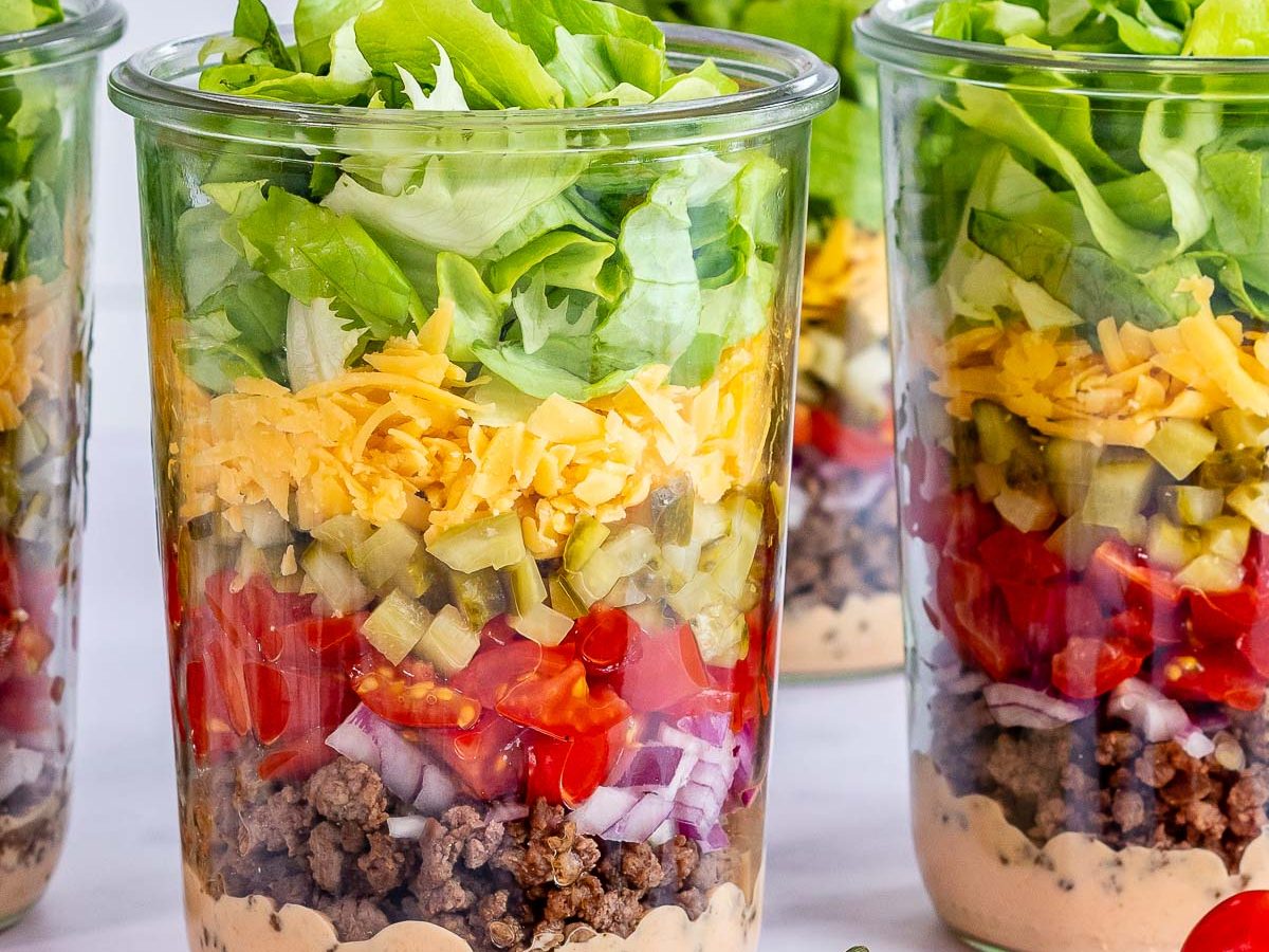 https://cleanfoodcrush.com/wp-content/uploads/2021/02/Cheeseburger-Salad-in-a-Jar-Clean-Eating-Recipe-CleanFoodCrush-1200x900.jpg