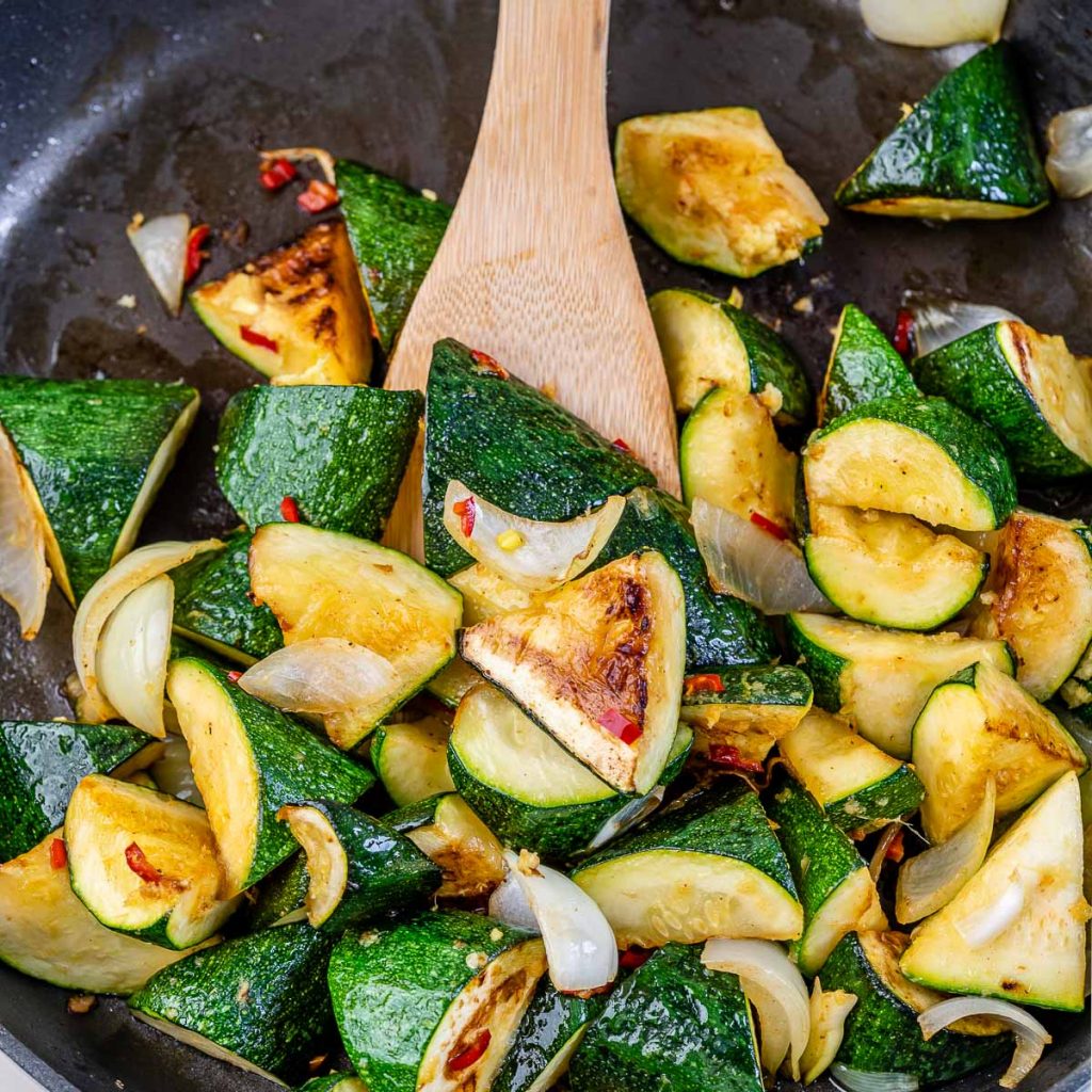 QUICK & EASY Zucchini + Chicken Stir Fry Clean Food Crush