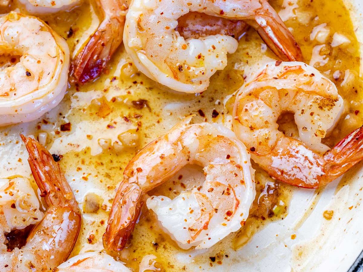 https://cleanfoodcrush.com/wp-content/uploads/2021/11/Garlic-butter-shrimp-6-1200x900.jpg