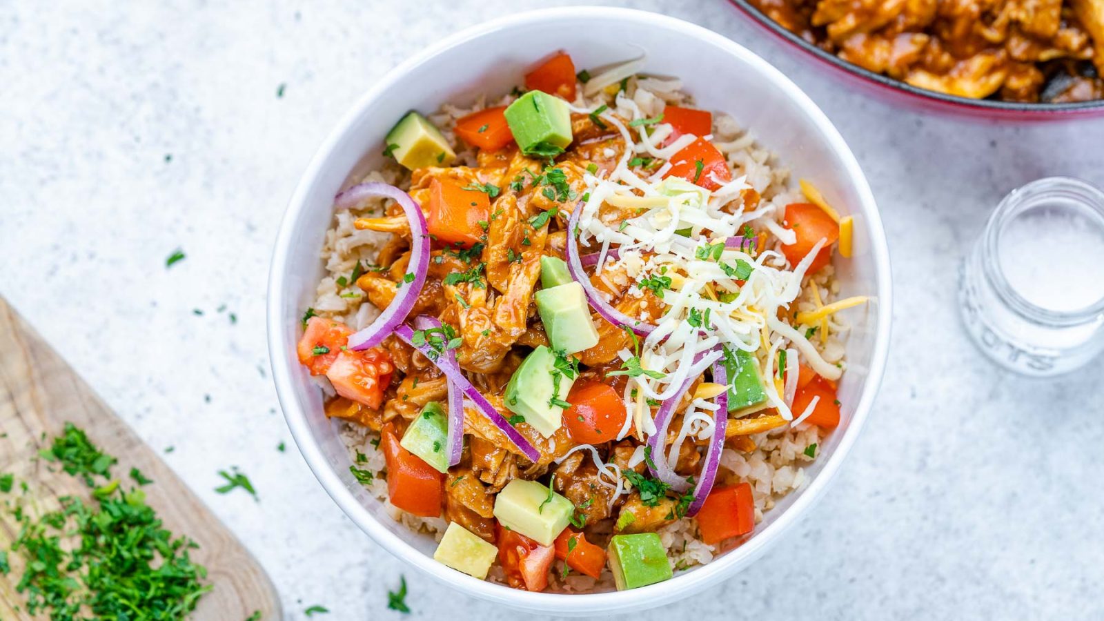 https://cleanfoodcrush.com/wp-content/uploads/2022/05/clean-lunch-ideas-Chicken-Enchilada-Bowls-with-Cauliflower-Rice-recipe-1600x900.jpg