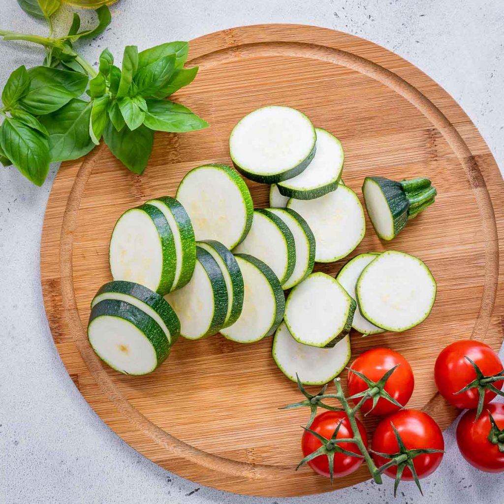 [VIDEO] Skillet Zucchini Margherita Pizza Bites Clean Food Crush