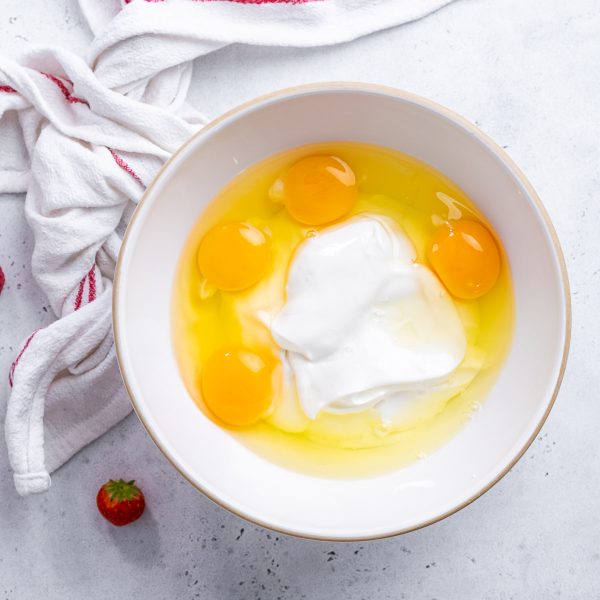 [VIDEO] Breakfast Fruit + Yogurt Bake Clean Food Crush