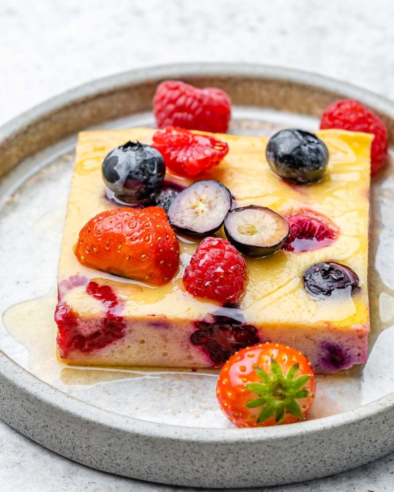 [VIDEO] Breakfast Fruit + Yogurt Bake Clean Food Crush