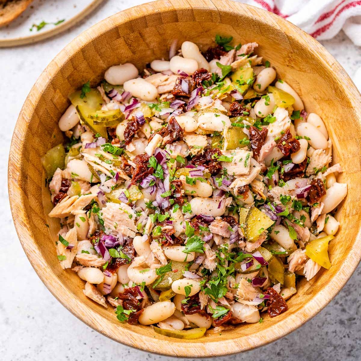 https://cleanfoodcrush.com/wp-content/uploads/2023/05/White-Bean-Tuna-Salad-recipe-1200x1200.jpg