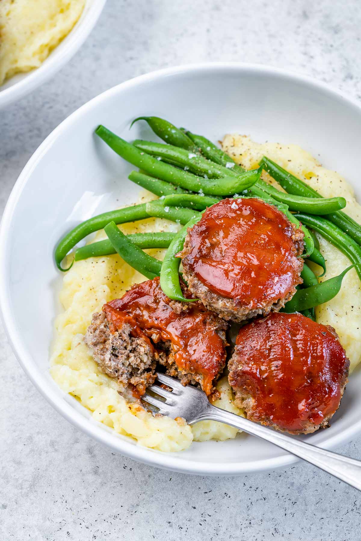 https://cleanfoodcrush.com/wp-content/uploads/2023/12/Cheesy-Meatloaf-Cups.jpg
